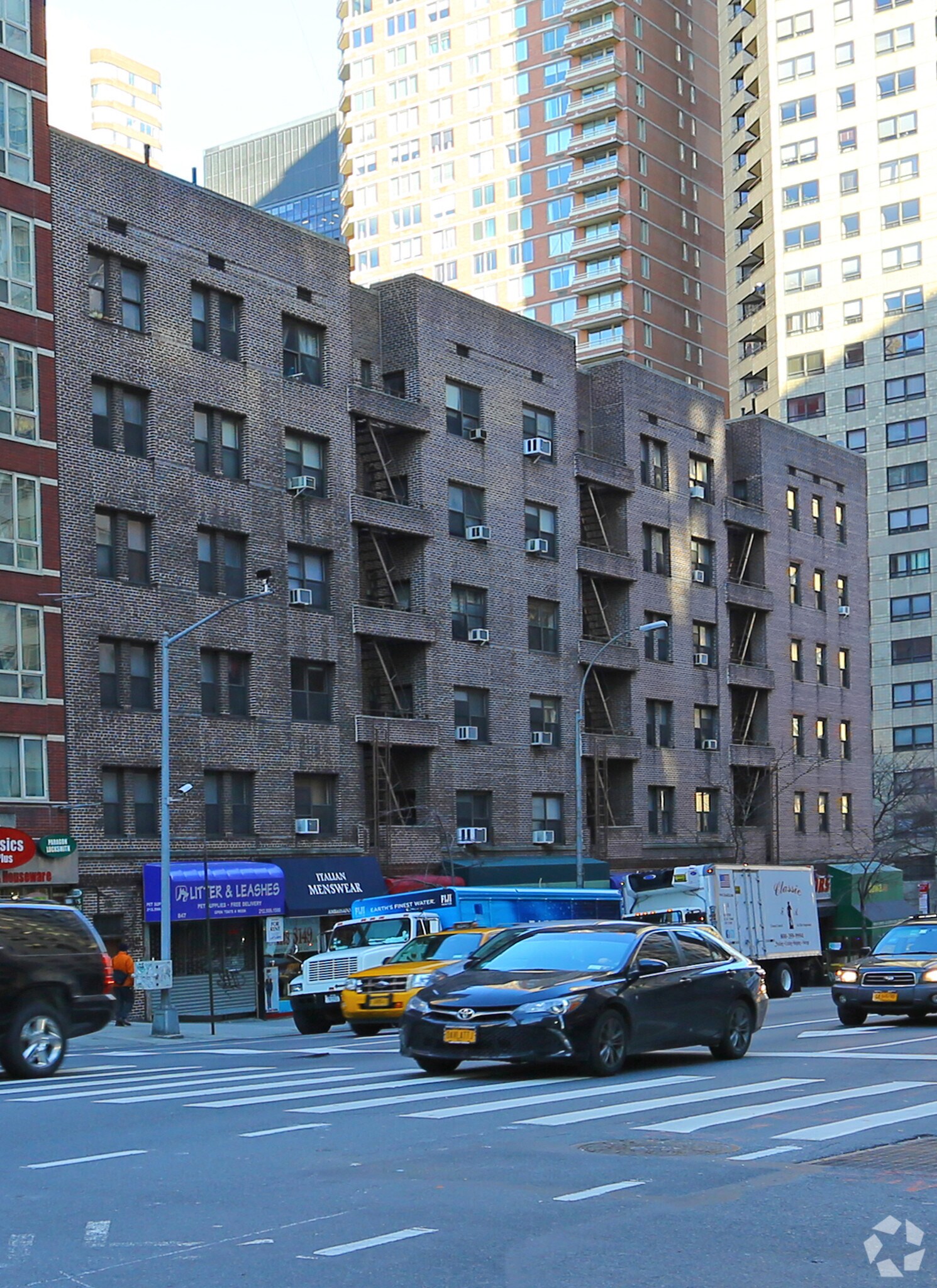 849-851 2nd Ave, New York, NY à louer Photo principale– Image 1 sur 8
