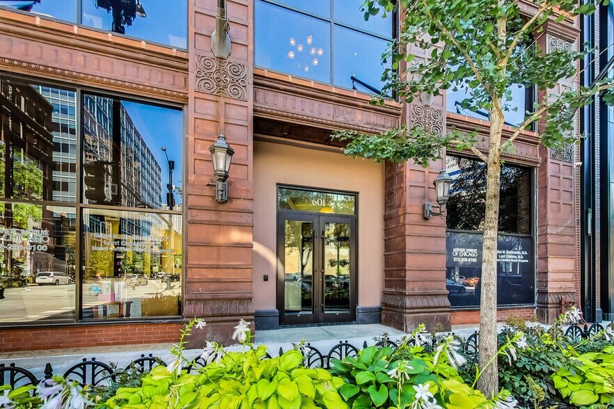 601 W Randolph St, Chicago, IL à vendre - Photo de l’immeuble – Image 2 sur 22