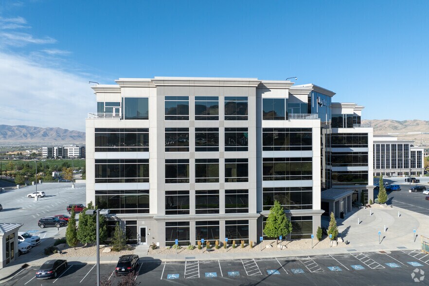 3301 N Thanksgiving Way, Lehi, UT à louer - Photo de l’immeuble – Image 3 sur 5