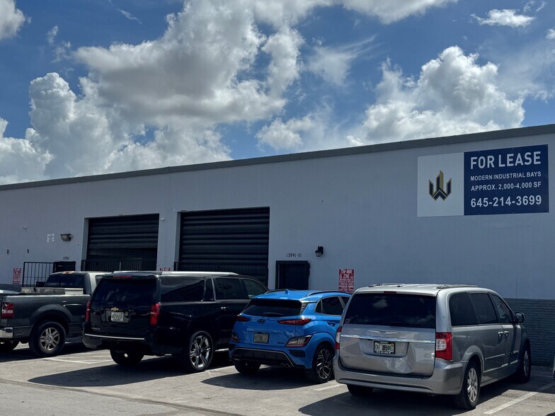 13931-13991 NW 20th Ct, Miami, FL à louer - Photo de l’immeuble – Image 2 sur 2