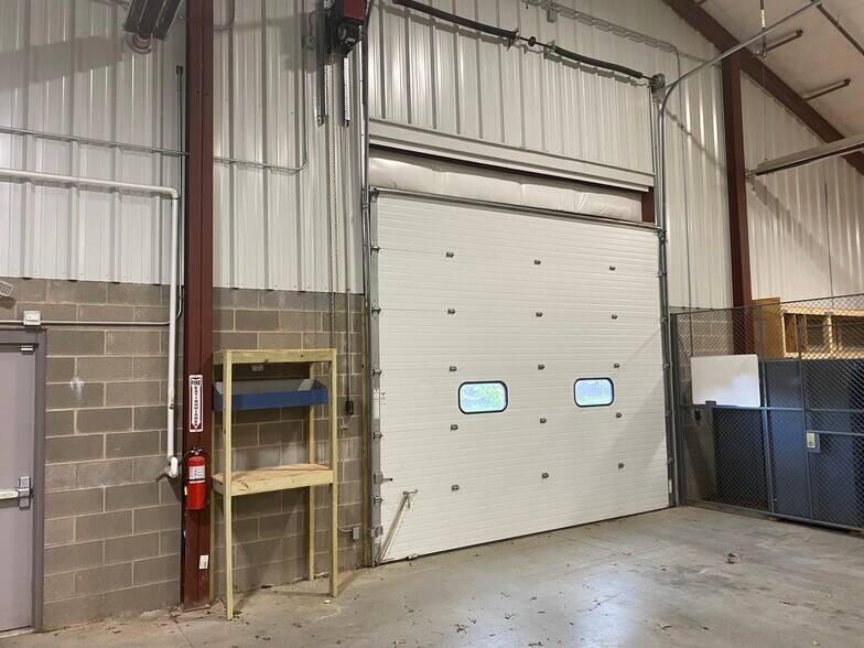 135 Fedex Way, Rochester, NY à louer - Photo de l’immeuble – Image 2 sur 4