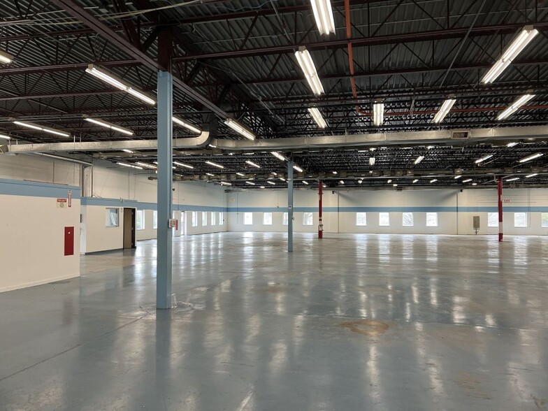 30 E Industrial Rd, Branford, CT à louer - Photo intérieure – Image 2 sur 17