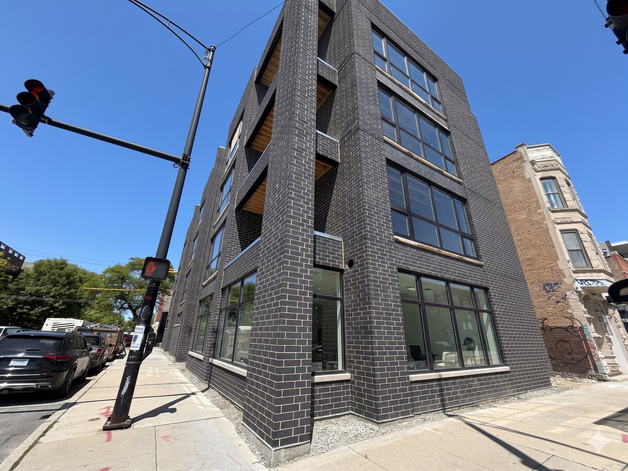 2756 W Chicago Ave, Chicago, IL à vendre Photo de l’immeuble– Image 1 sur 2