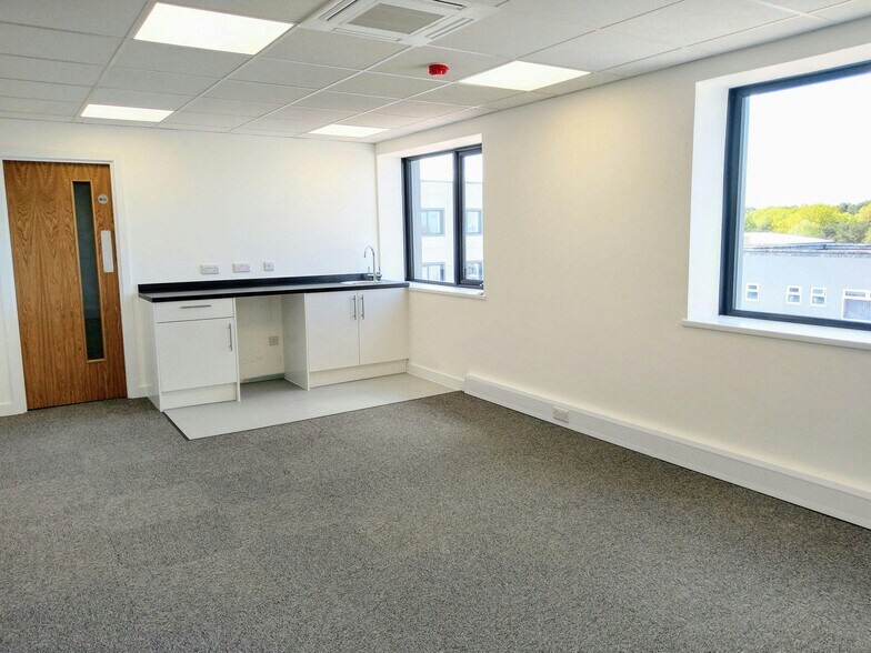 27 Cobham Rd, Wimborne à louer - Photo de l’immeuble – Image 3 sur 14