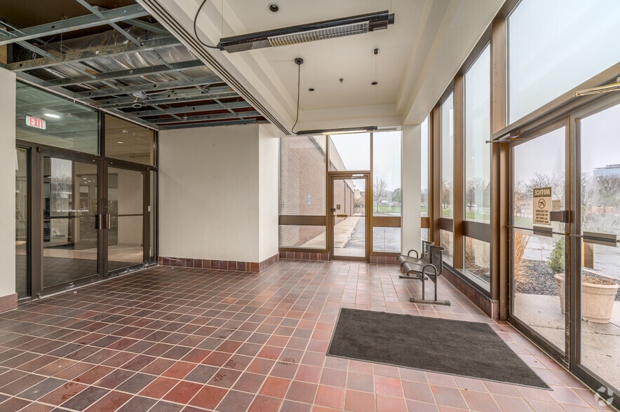 23533 Mercantile Rd, Beachwood, OH à louer - Hall d’entrée – Image 3 sur 12