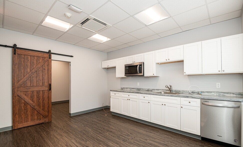 607 North Ave, Wakefield, MA à louer - Photo de l’immeuble – Image 3 sur 14
