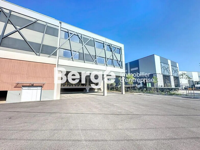 Industriel/Logistique dans Mougins à louer - Photo de l’immeuble – Image 1 sur 13