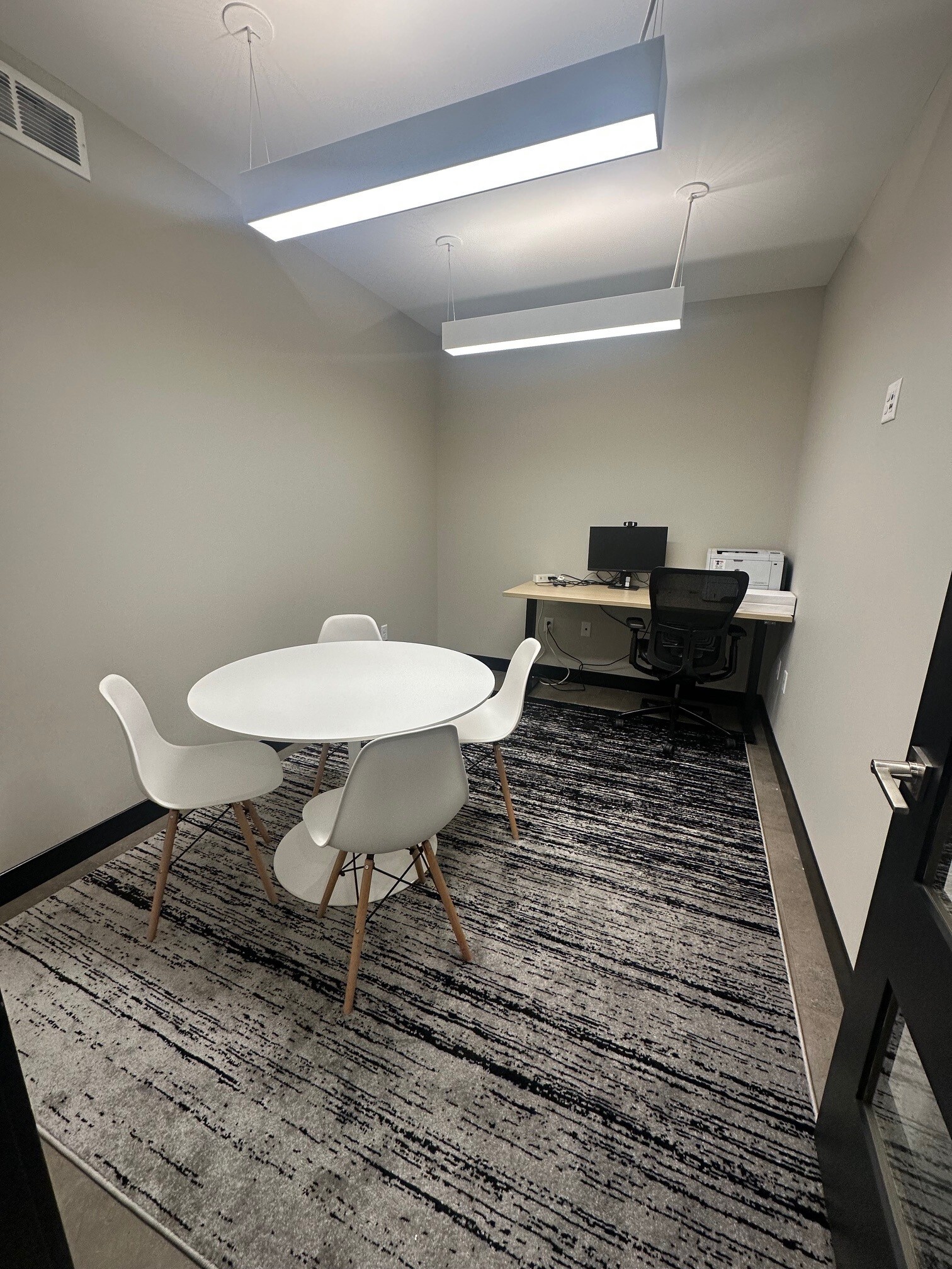 275 Lake St, Wayzata, MN à louer Photo intérieure– Image 1 sur 2