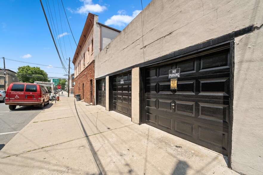 162 Mallory Ave, Jersey City, NJ à vendre - Photo de l’immeuble – Image 2 sur 26