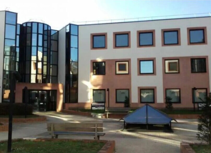 Bureau dans Jouy-en-Josas à louer - Photo de l’immeuble – Image 1 sur 18