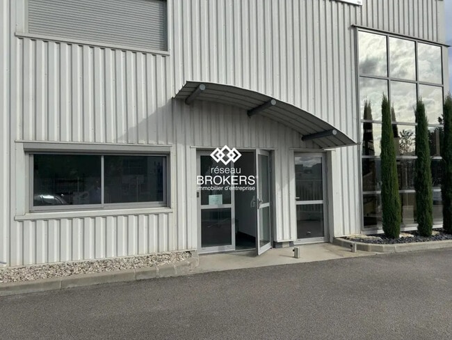 Plus de détails pour Local d'activités à louer