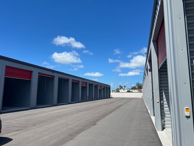 2750 N Tamiami Trl, North Fort Myers, FL à louer - Photo de l’immeuble – Image 3 sur 22