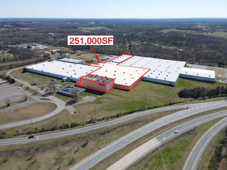 310 Founders Ln, Appomattox, VA à louer - Photo de l’immeuble – Image 1 sur 9