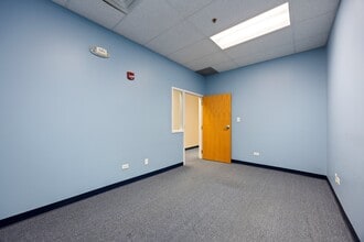 1111 Burlington Ave, Lisle, IL à louer Photo intérieure– Image 2 sur 16