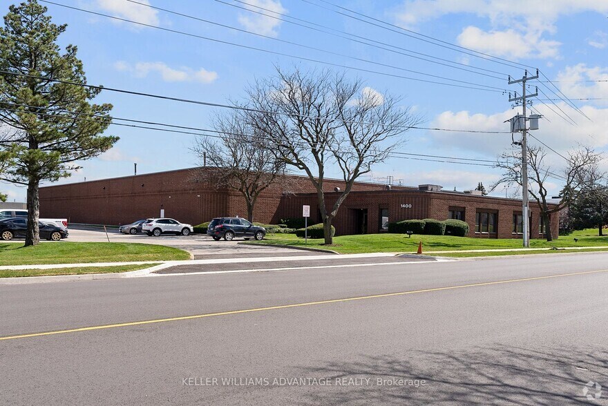 1400 Meyerside Dr, Mississauga, ON à louer - Photo de l’immeuble – Image 2 sur 7