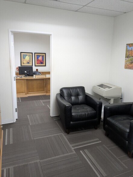 2425 Mira Mar Ave, Long Beach, CA à louer - Photo de l’immeuble – Image 3 sur 5