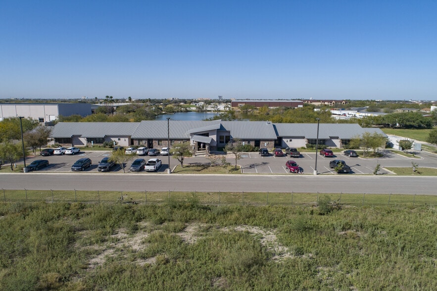 505 W Owassa Rd, Edinburg, TX à louer - Photo de l’immeuble – Image 1 sur 9