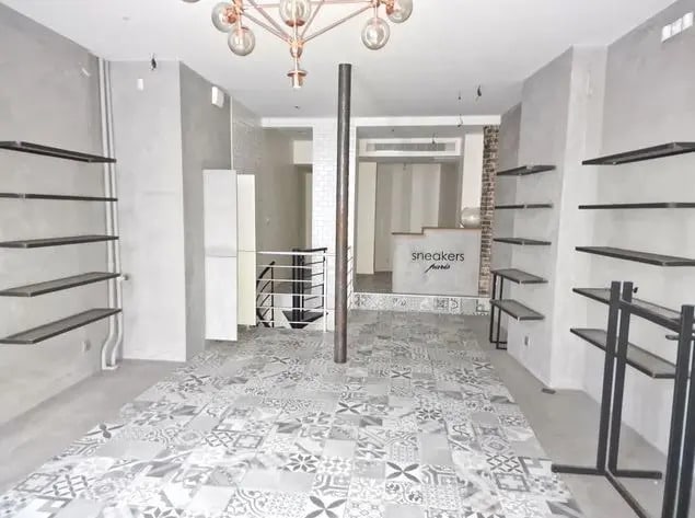 Local commercial dans Paris à louer - Photo de l’immeuble – Image 1 sur 4