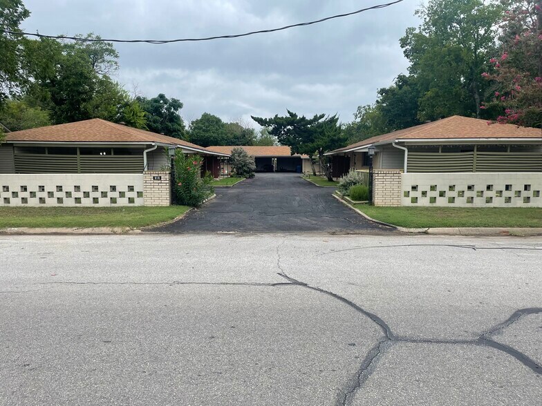 916 Jefferson St, Kerrville, TX à vendre - Photo de l’immeuble – Image 1 sur 9