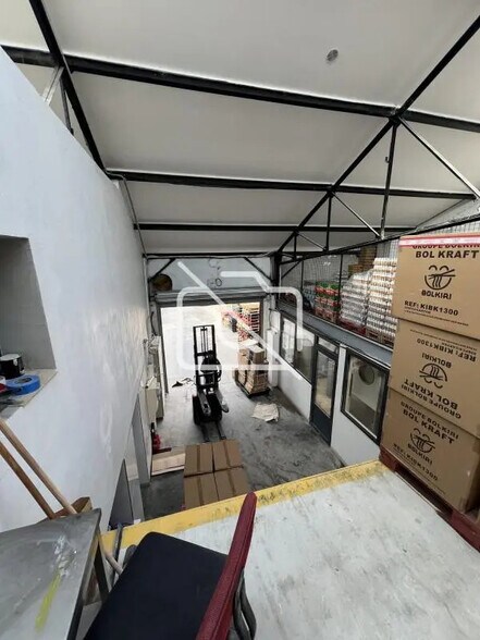 Local d'activités dans Champigny-sur-Marne à vendre - Photo de l’immeuble – Image 1 sur 6