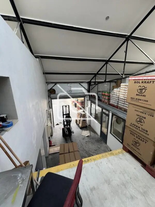 Local d'activités dans Champigny-sur-Marne à vendre Photo de l’immeuble– Image 1 sur 7