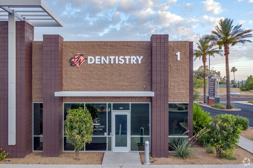 4550 E Bell Rd, Phoenix, AZ à louer - Photo de l’immeuble – Image 3 sur 4