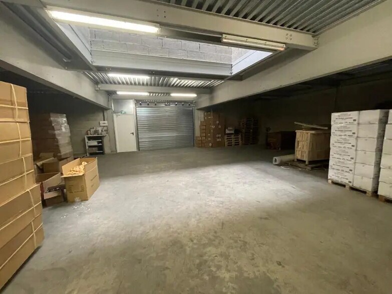 Industriel/Logistique dans Aubagne à louer - Photo de l’immeuble – Image 2 sur 5