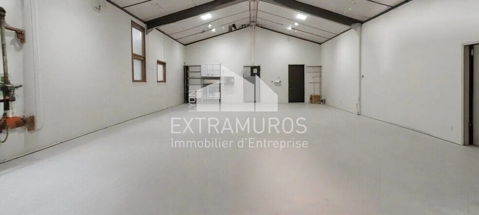 Local d'activités dans Villefranche-sur-Saône à vendre - Photo de l’immeuble – Image 1 sur 11