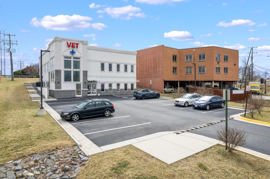 45441 Ruritan Cir, Sterling, VA à louer - Photo de l’immeuble – Image 3 sur 32