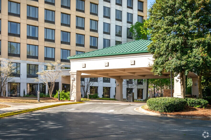 3400 Norman Berry Dr, Atlanta, GA à vendre - Photo de l’immeuble – Image 3 sur 5