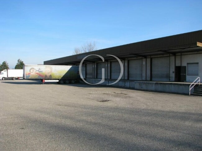 Plus de détails pour 1 Chemin De Pennachy, Saint-Genis-Laval - Industriel/Logistique à vendre