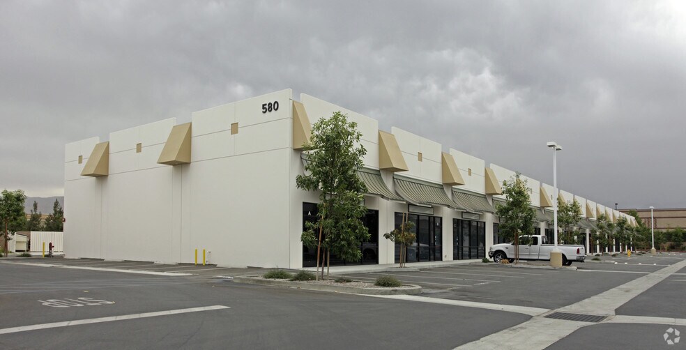 580 Nevada St, Redlands, CA à louer - Photo principale – Image 3 sur 8