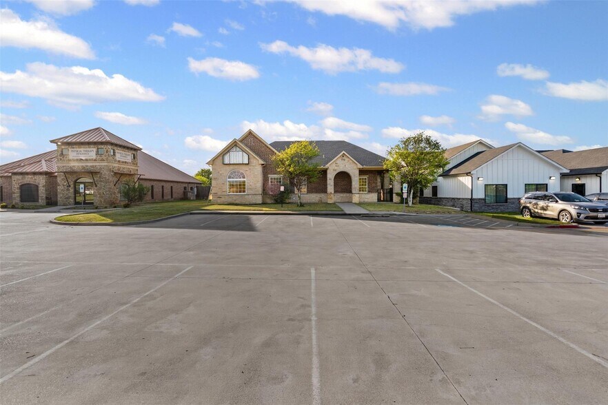 779 E FM 1187, Crowley, TX à vendre - Photo de l’immeuble – Image 2 sur 14