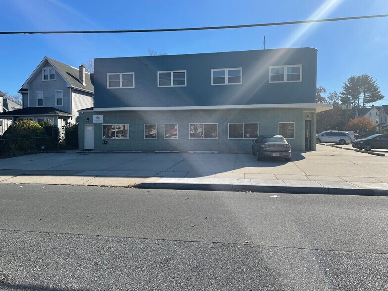 100 E Broad St, Palmyra, NJ à louer - Photo de l’immeuble – Image 1 sur 19
