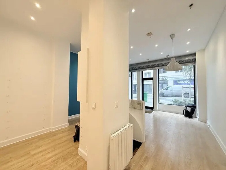 Local commercial dans Paris à louer - Photo intérieure – Image 2 sur 9