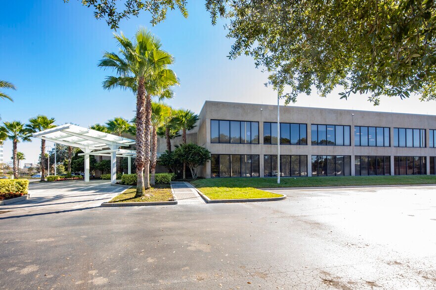 3407 W Dr Martin Luther King Jr Blvd, Tampa, FL à louer - Photo principale – Image 1 sur 5