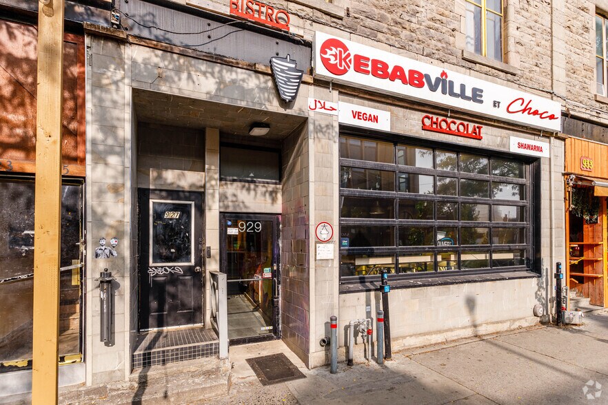 927-939 Av Du Mont-Royal E, Montréal, QC à louer - Photo de l’immeuble – Image 3 sur 4