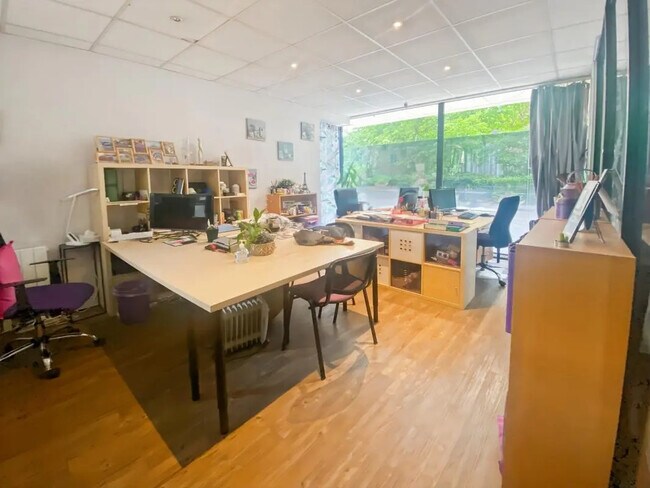 Plus de détails pour Bureau à vendre