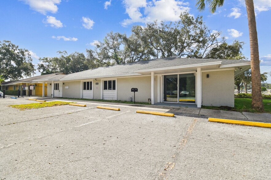 12425 N Florida Ave, Tampa, FL à louer - Photo de l’immeuble – Image 3 sur 30