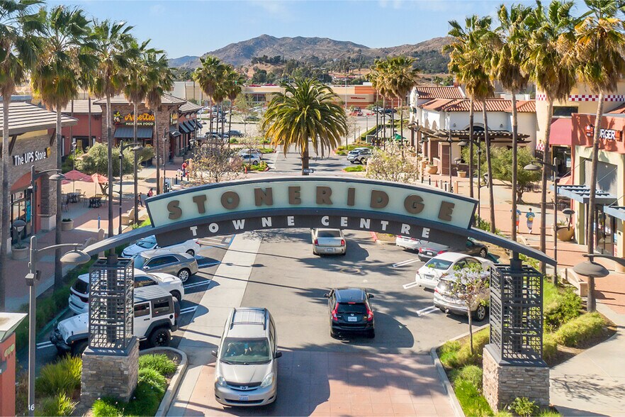 27210 Eucalyptus Ave, Moreno Valley, CA à vendre - Photo de l’immeuble – Image 2 sur 6