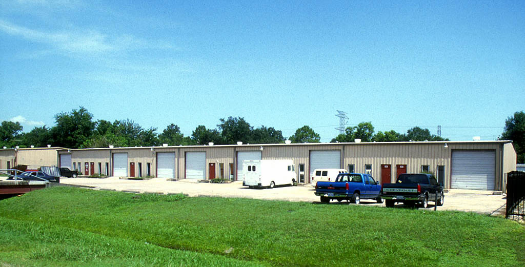 9050 Emnora Ln, Houston, TX à louer Photo de l’immeuble– Image 1 sur 12