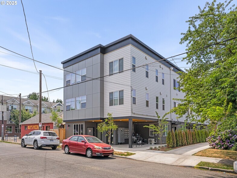 11 NE 55th Ave, Portland, OR à vendre - Photo principale – Image 1 sur 24