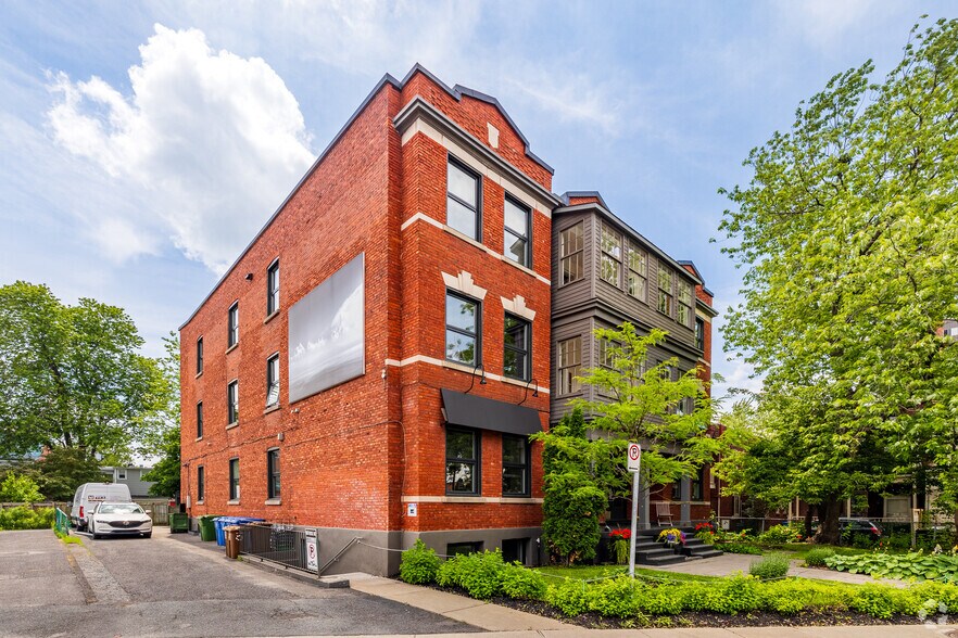651 Av Victoria, St-Lambert, QC à louer - Photo principale – Image 1 sur 4