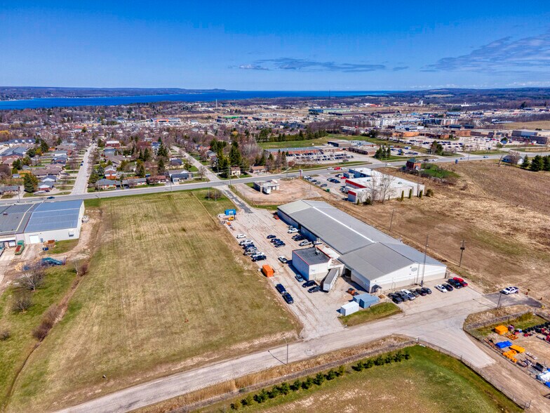 1104 7th St E, Owen Sound, ON à louer - Photo de l’immeuble – Image 3 sur 4