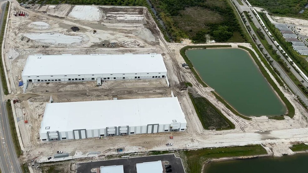 12070 SW Tom Mackie Blvd, Port Saint Lucie, FL à louer - Vidéo sur l’annonce professionnelle – Image 2 sur 23