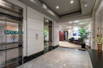 2525 Harrodsburg Rd, Lexington, KY à louer Numérisation 3D Matterport– Image 1 sur 4
