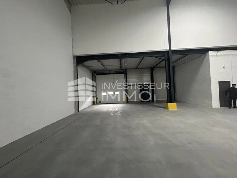 Industriel/Logistique dans SAINT-OUEN-L'AUMONE à louer - Photo de l’immeuble – Image 3 sur 4