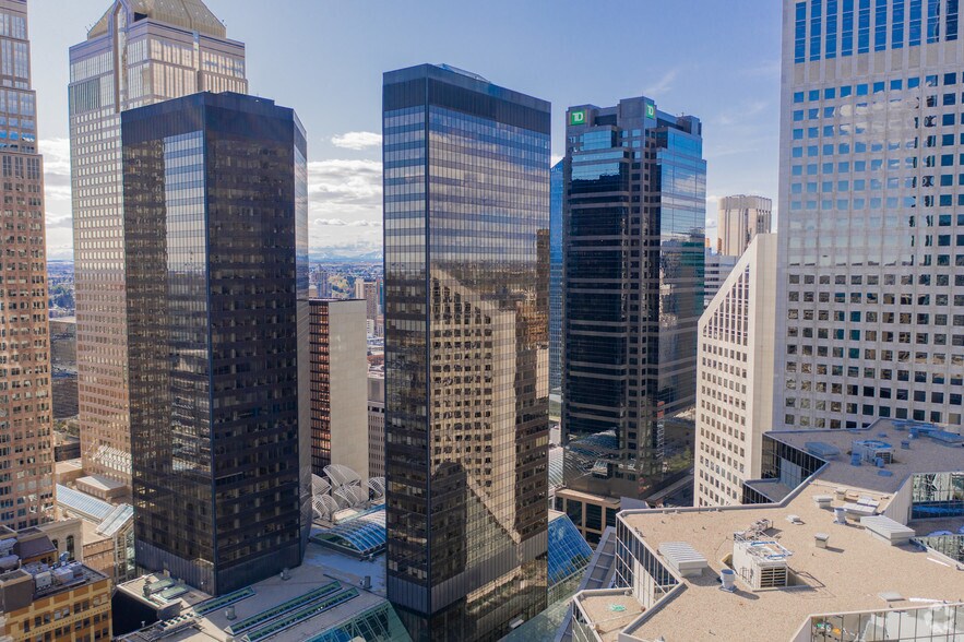 333 7 Av SW, Calgary, AB à louer - Photo de l’immeuble – Image 2 sur 8