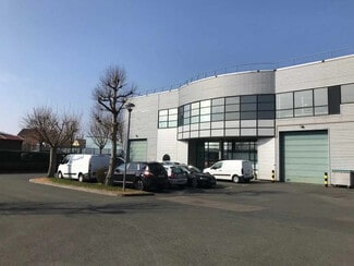 Plus de détails pour 1 Rue Du Groupe Manouchian, Élancourt - Local d'activités à louer