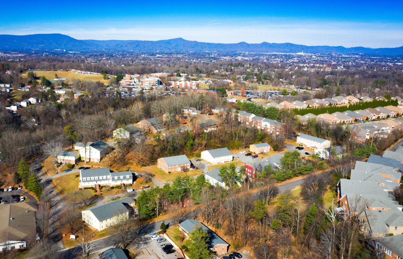854 Duke Gloucester St SW, Roanoke, VA à vendre Photo principale– Image 1 sur 13